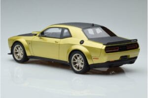 Dodge Challenger R/T Scat Pack Widebody 50. Gadadiena GT Spirit 1:18 GT411 Sveķi — attēls 5 no 6