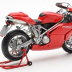 Ducati 999 Sarkans Minichamps 1:12 - image 3 of 4