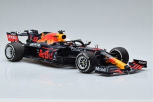 Red Bull Racing RB16B #33 M. Verstappen Abu Dhabi GP F1 World Champion 2021 Minichamps 1:18 110212333 Metāls — attēls 4 no 6