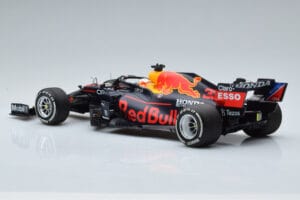 Red Bull Racing RB16B #33 M. Verstappen Abu Dhabi GP F1 World Champion 2021 Minichamps 1:18 110212333 Metāls — attēls 5 no 6