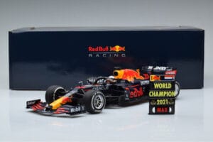Red Bull Racing RB16B #33 M. Verstappen Abu Dhabi GP F1 World Champion 2021 Minichamps 1:18 110212333 Metāls — attēls 6 no 6