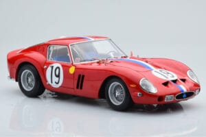 Ferrari 250 GTO #19 24 Hours of Le Mans 1962 Kyosho 1:18 08438A Metāls — attēls 6 no 10