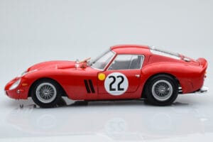 Ferrari 250 GTO #22 24 Hours of Le Mans 1962 Kyosho 1:18 08438B Metāls — attēls 4 no 10