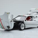 Ferrari F40 Pērļu Balts Italy Kyosho 1:18 - image 2 of 8