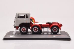 Fiat 690 T1 Balts IXO 1:43