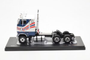 Ford CL 9000 Balts Zils IXO 1:43