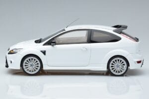 Ford Focus RS Mk2 Balts Otto 1:18 OT977 Sveķi — attēls 3 no 6