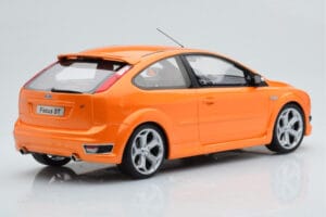 Ford Focus Mk2 ST 2.5 Electric Oranžs Otto 1:18 OT961 Sveķi — attēls 2 no 6
