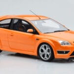 Ford Focus Mk2 ST 2.5 Electric Oranžs Otto 1:18 - image 4 of 6