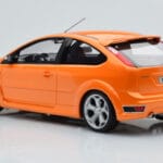 Ford Focus Mk2 ST 2.5 Electric Oranžs Otto 1:18 - image 5 of 6