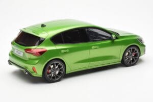Ford Focus Mk5 ST Phase 2 Mean Zaļš Otto 1:18 OT450 Sveķi — attēls 2 no 6