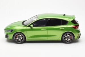 Ford Focus Mk5 ST Phase 2 Mean Zaļš Otto 1:18 OT450 Sveķi — attēls 3 no 6