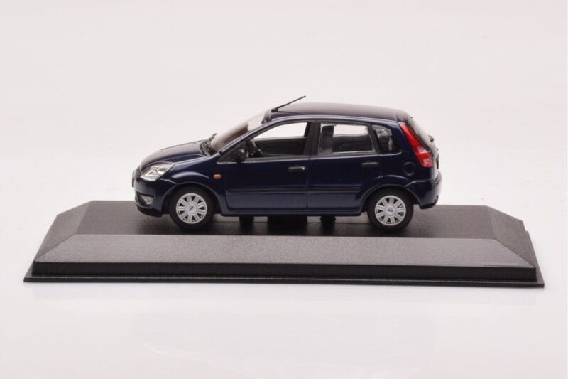 Ford Fusion Zils Minichamps 1:43