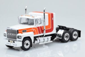 Ford LTL 9000 Balts Sarkans Oranžs IXO 1:43
