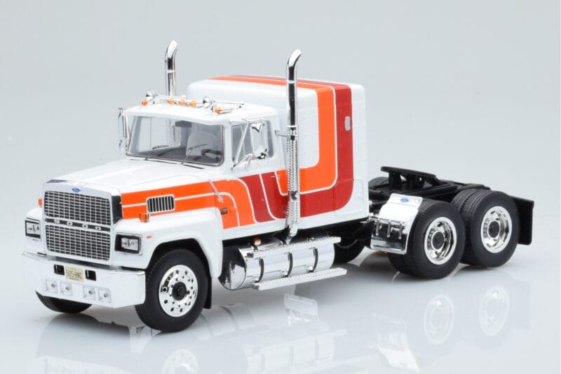 Ford LTL 9000 Balts Sarkans Oranžs IXO 1:43