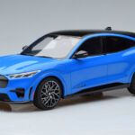 Ford Mustang Mach-E GT Performance Zils Otto 1:18 OT414 Sveķi