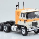 GMC Astro 95 Bēšs Balts IXO 1:43 - image 3 of 5