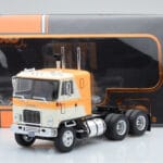 GMC Astro 95 Bēšs Balts IXO 1:43 - image 5 of 5