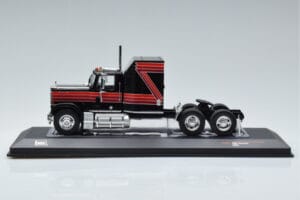 GMC General Sarkans Melns IXO 1:43 TR102 Metāls — attēls 3 no 6