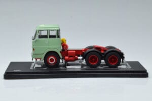Henschel HS 19 TS Zaļš IXO 1:43 TR151 Metāls — attēls 3 no 6