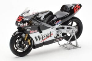 Honda NSR500 West Honda Pons #65 L. Capirossi 500cc World Championship 2001 Minichamps 1:12 122016165 Metāls — attēls 2 no 4