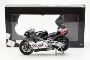 Honda NSR500 West Honda Pons #65 L. Capirossi 500cc World Championship 2001 Minichamps 1:12 122016165 Metāls — attēls 4 no 4