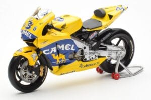 Honda RC211V Pramac Pons #3 M. Biaggi MotoGP 2003 Minichamps 1:12 122037103 Metāls — attēls 2 no 4