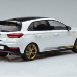 Hyundai i30 N PD Atlas Balts MCG 1:18 - image 2 of 6