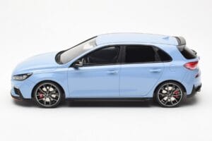 Hyundai i30 N Gaiši Zils Otto 1:18 OT425 Sveķi — attēls 3 no 6
