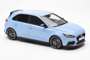 Hyundai i30 N Gaiši Zils Otto 1:18 OT425 Sveķi — attēls 4 no 6