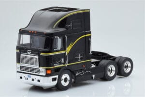 International Eagle Cabover Melns IXO 1:43
