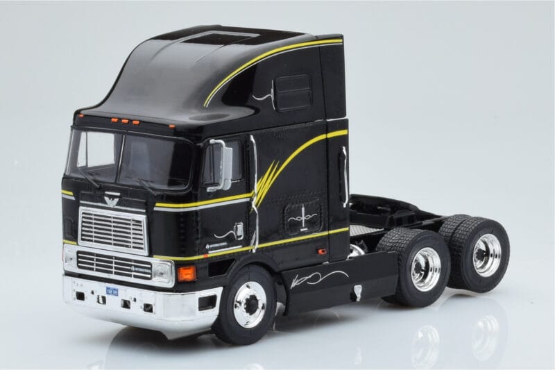 International Eagle Cabover Melns IXO 1:43
