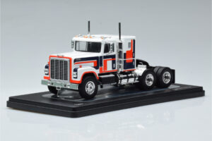 International Transtar 4300 Balts IXO 1:43
