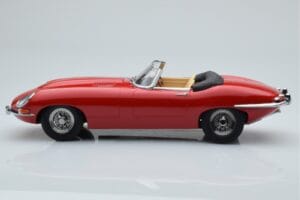 Jaguar E-Type Series 1 Roadster Sarkans KK-Scale 1:18 KKDC180482 Metāls — attēls 3 no 6