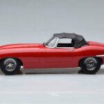 Jaguar E-Type Series 1 Roadster Sarkans KK-Scale 1:18 - image 3 of 6