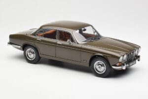 Jaguar XJ6 Series 1 4.2 Sable Brūns Paragon 1:18 2011004 Metāls — attēls 6 no 8