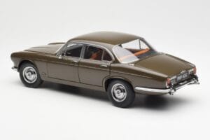 Jaguar XJ6 Series 1 4.2 Sable Brūns Paragon 1:18 2011004 Metāls — attēls 7 no 8