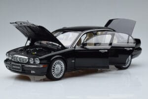 Jaguar XJ6 X350 Ebony Melns Almost Real 1:18 810501 Metāls — attēls 2 no 11