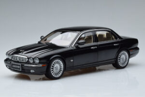 Jaguar XJ6 X350 Ebony Melns Almost Real 1:18