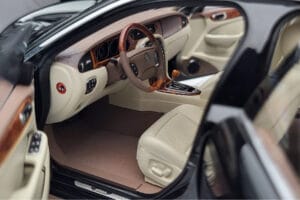 Jaguar XJ6 X350 Ebony Melns Almost Real 1:18 810501 Metāls — attēls 7 no 11