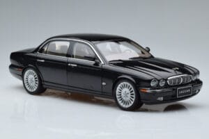 Jaguar XJ6 X350 Ebony Melns Almost Real 1:18 810501 Metāls — attēls 10 no 11