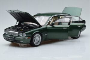 Jaguar XJ6 X350 Racing Zaļš Almost Real 1:18 810502 Metāls — attēls 2 no 13
