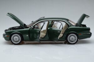 Jaguar XJ6 X350 Racing Zaļš Almost Real 1:18 810502 Metāls — attēls 4 no 13