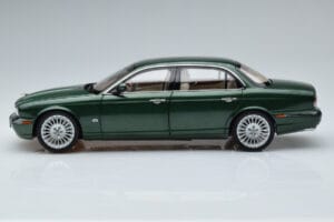 Jaguar XJ6 X350 Racing Zaļš Almost Real 1:18 810502 Metāls — attēls 5 no 13