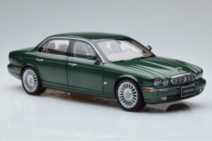 Jaguar XJ6 X350 Racing Zaļš Almost Real 1:18 810502 Metāls — attēls 6 no 13