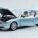 Jaguar XJ6 X350 Seafrost Gaiši Zils Almost Real 1:18 - image 2 of 11