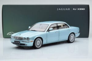 Jaguar XJ6 X350 Seafrost Gaiši Zils Almost Real 1:18 810503 Metāls — attēls 11 no 11