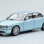 Jaguar XJ6 X350 Seafrost Gaiši Zils Almost Real 1:18