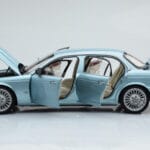 Jaguar XJ6 X350 Seafrost Gaiši Zils Almost Real 1:18 - image 5 of 11