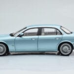 Jaguar XJ6 X350 Seafrost Gaiši Zils Almost Real 1:18 - image 6 of 11